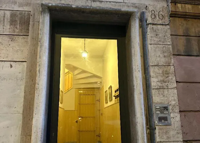 Great Near Coliseum Apartament