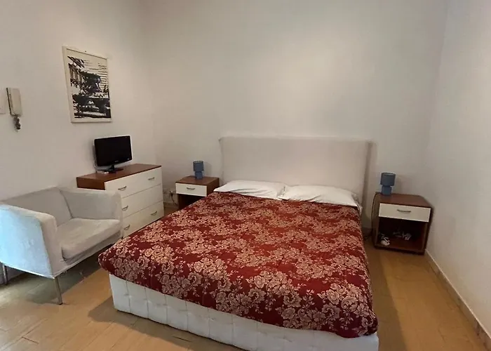 Great Near Coliseum Apartament