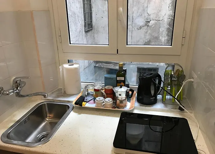 Great Near Coliseum Apartament